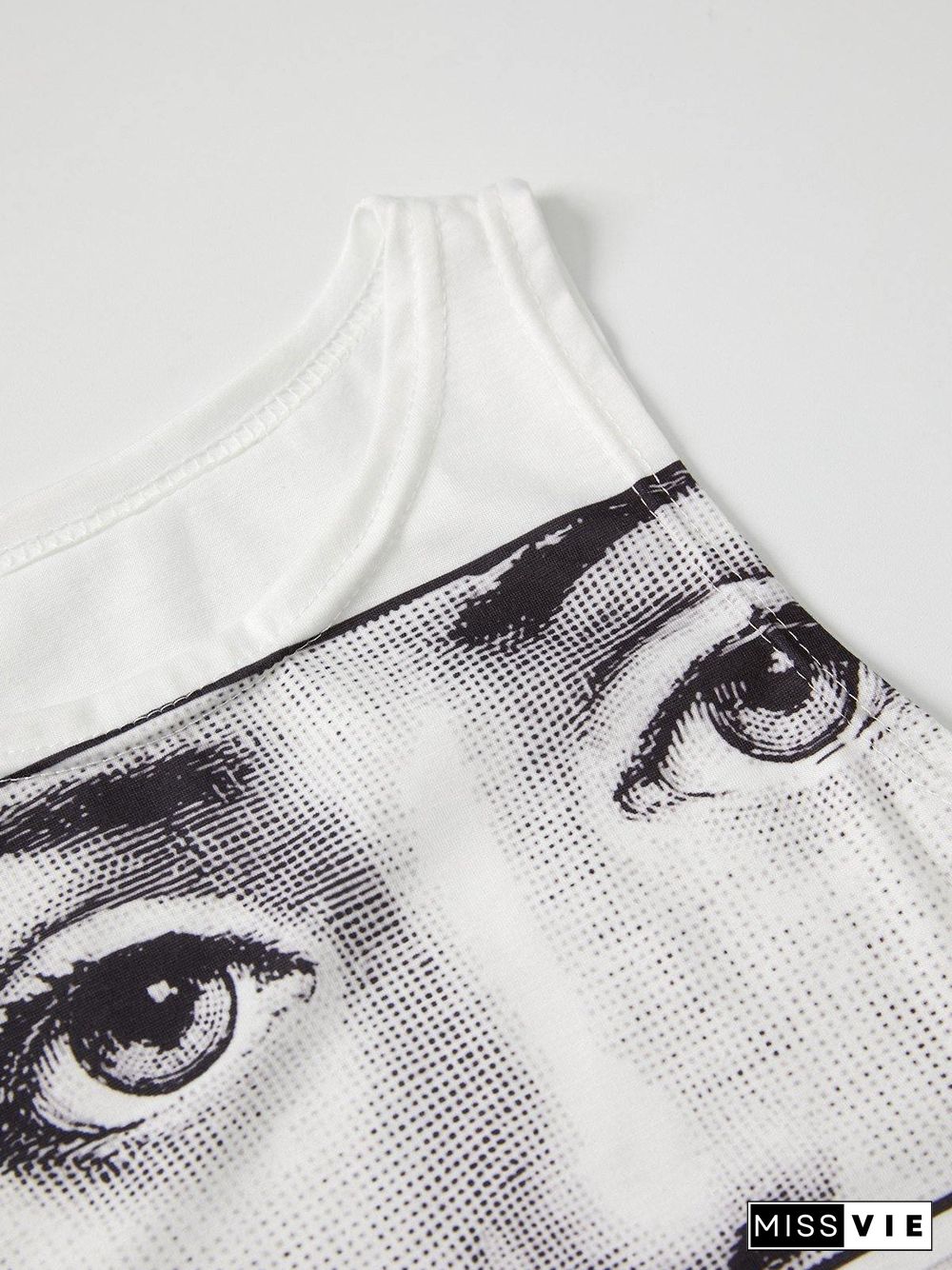 Staring Eye Graphic Crop Tank Top