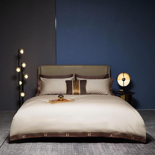 Modern Soft Silky Bedding Set