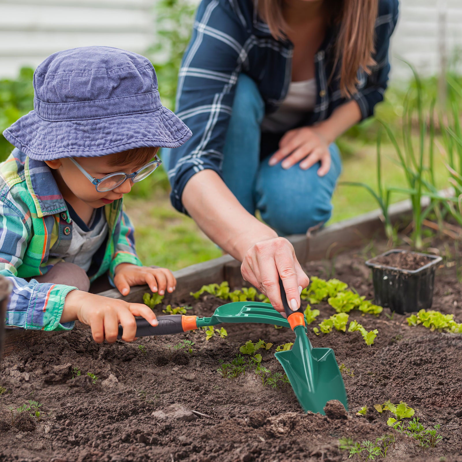 Fun Little Toys Kids Toddler Flower Gardening Building Tool Set，Kids Wheelbarrow Watering Can Pretend Educational Play Stem Toys Outdoor Indoor Toy for Ages 2 3 4 5 6 7 8