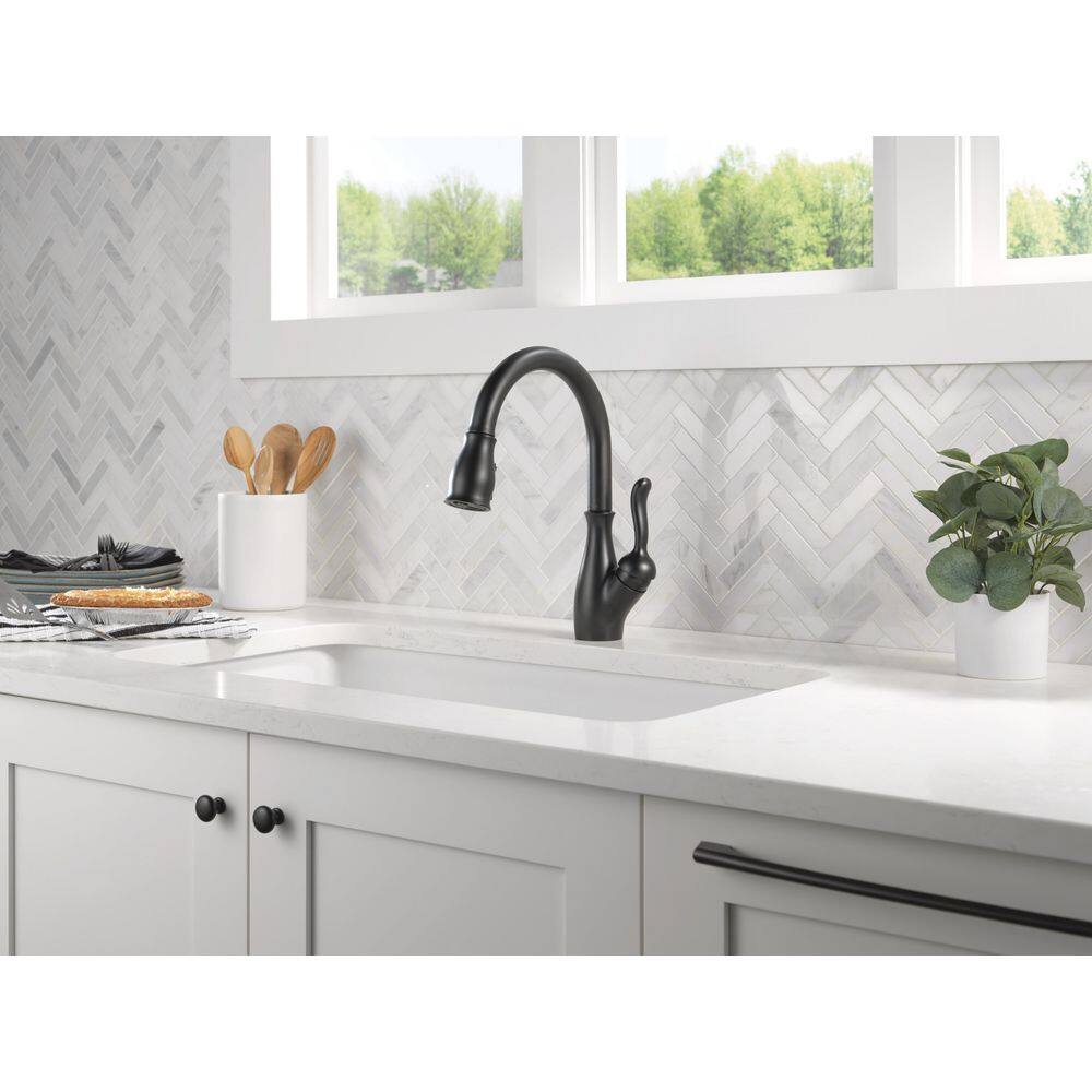 Delta Leland Single-Handle Pull-Down Sprayer Kitchen Faucet in Matte Black 9178-BL-DST