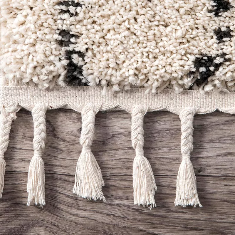 nuLOOM Nieves Moroccan Diamond Tassel Rug