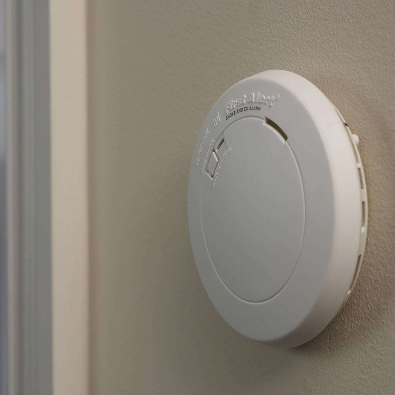 First Alert Battery-Powered Photoelectric Smoke and Carbon Monoxide Detector