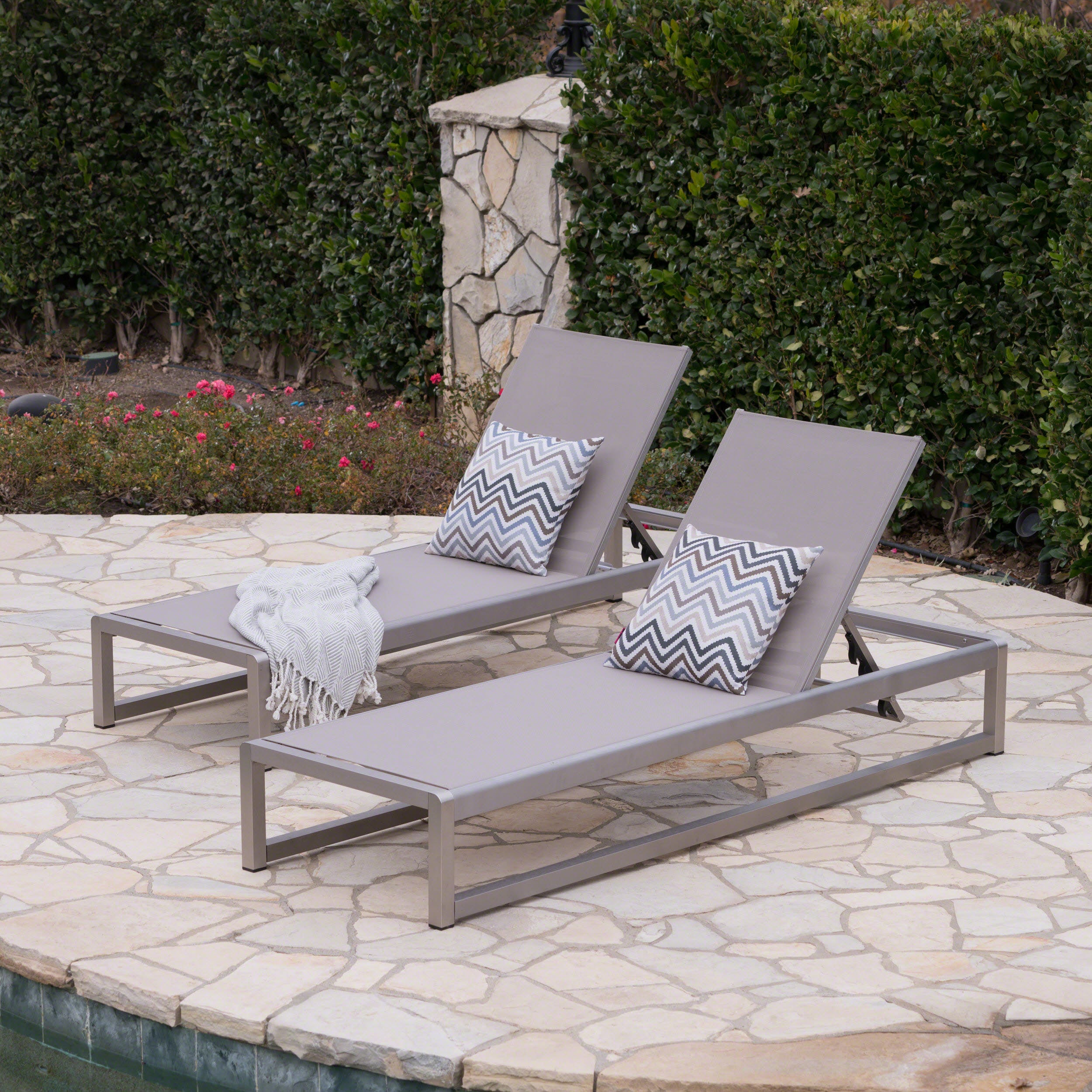 San Outdoor Mesh Chaise Lounge