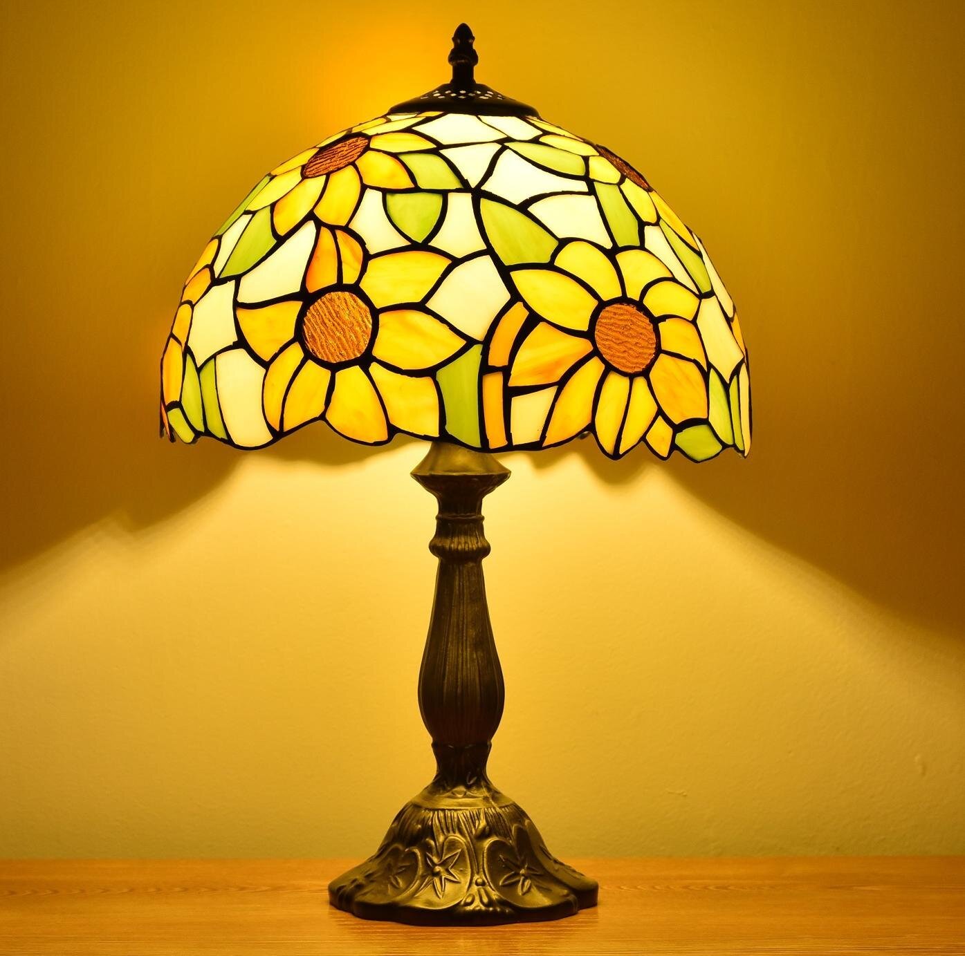 Benahid Stained Glass Lamp  Style Bedside Lamp, Country Table Lamp, Base 18