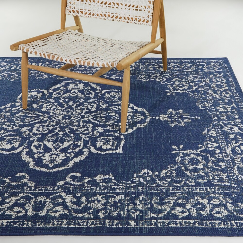 Ridha Medallion Indoor/Outdoor Area Rug