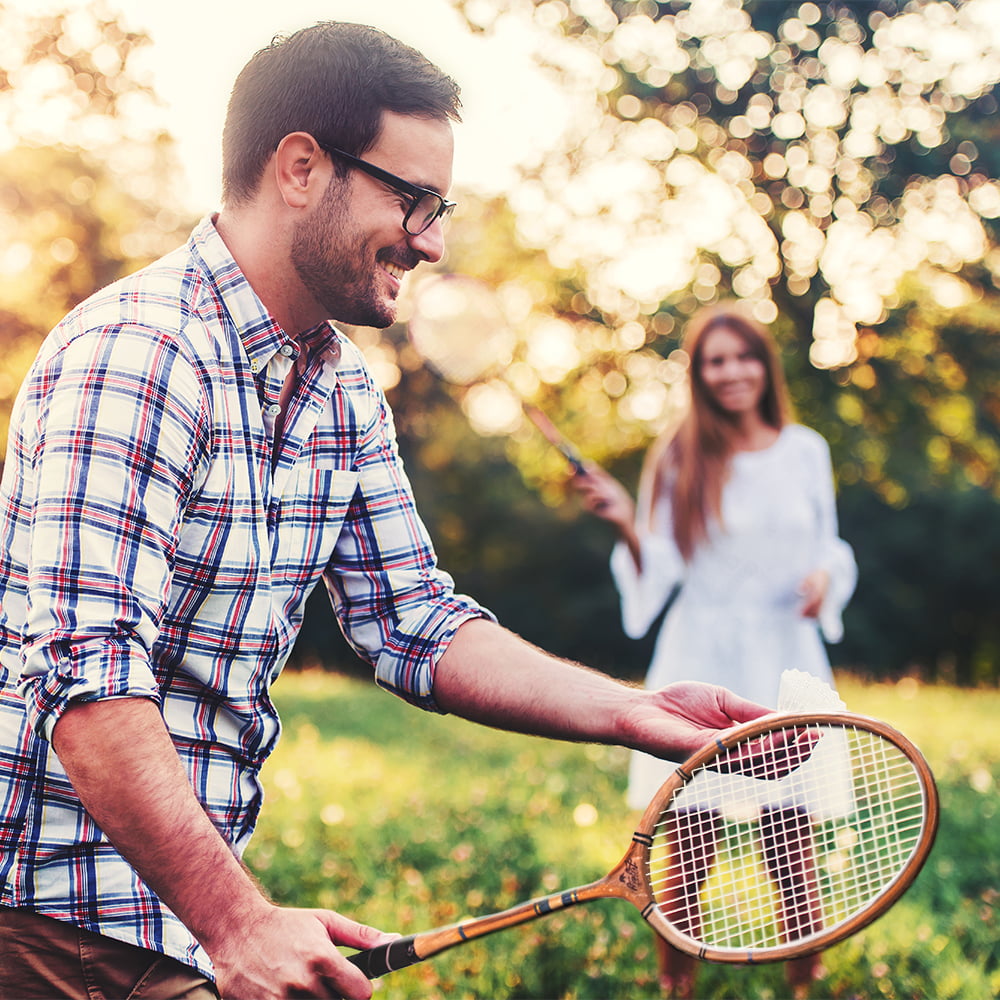 Crown Sporting Goods Vintage Wooden Badminton Set， Classic Outdoor Lawn Game For Backyard Family Fun， Includes 2 Solid Wood Racquets and Premium Feather Shuttlecocks