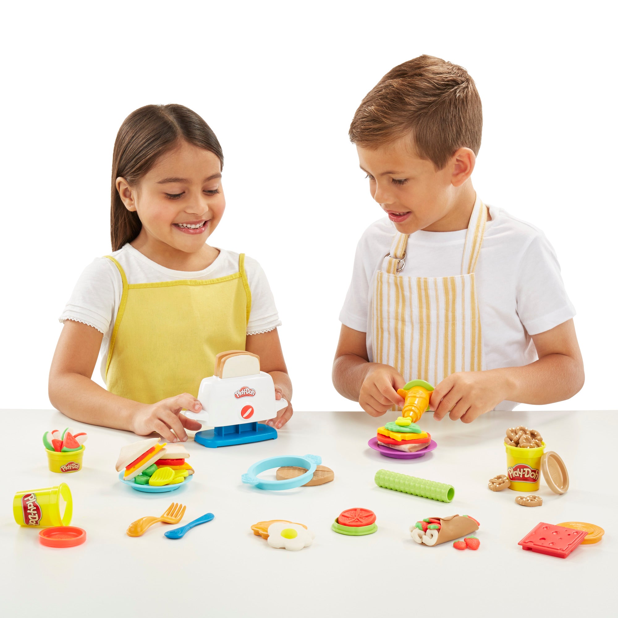 Play-Doh Kitchen Creations Toaster Sandwich Play Food Set (10 oz), 22 Pieces