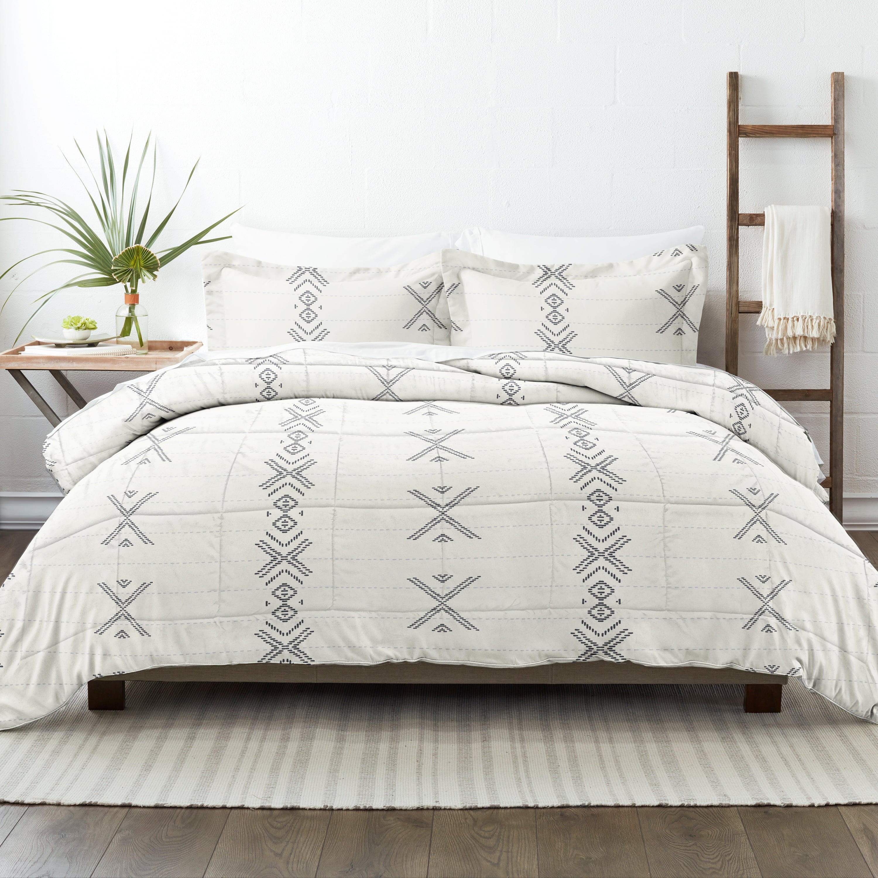 Home Collection Premium Down Alternative Off- White/Grey Urban Stitch Patterned 3-Piece Comforter Set