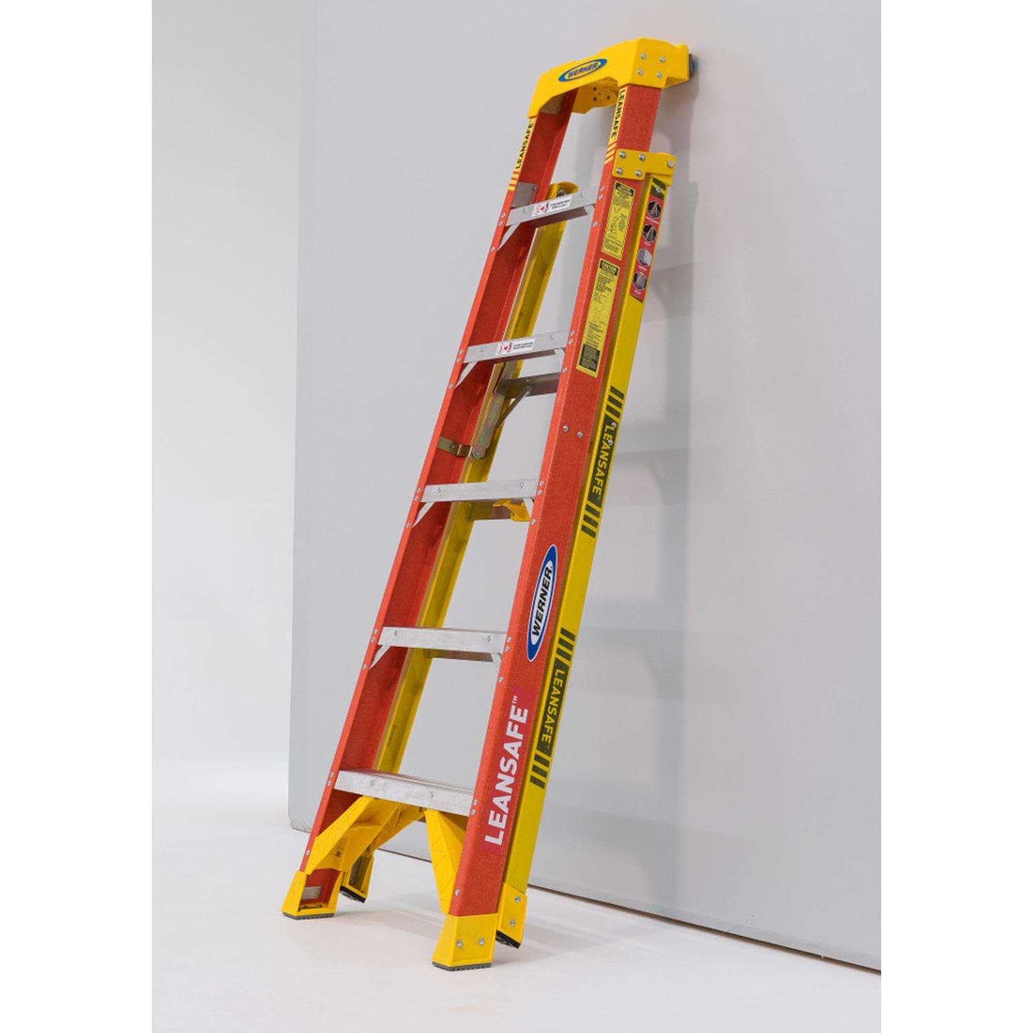 Werner Leansafe 8 ft. H Fiberglass Step Ladder Type IA 300 lb. capacity