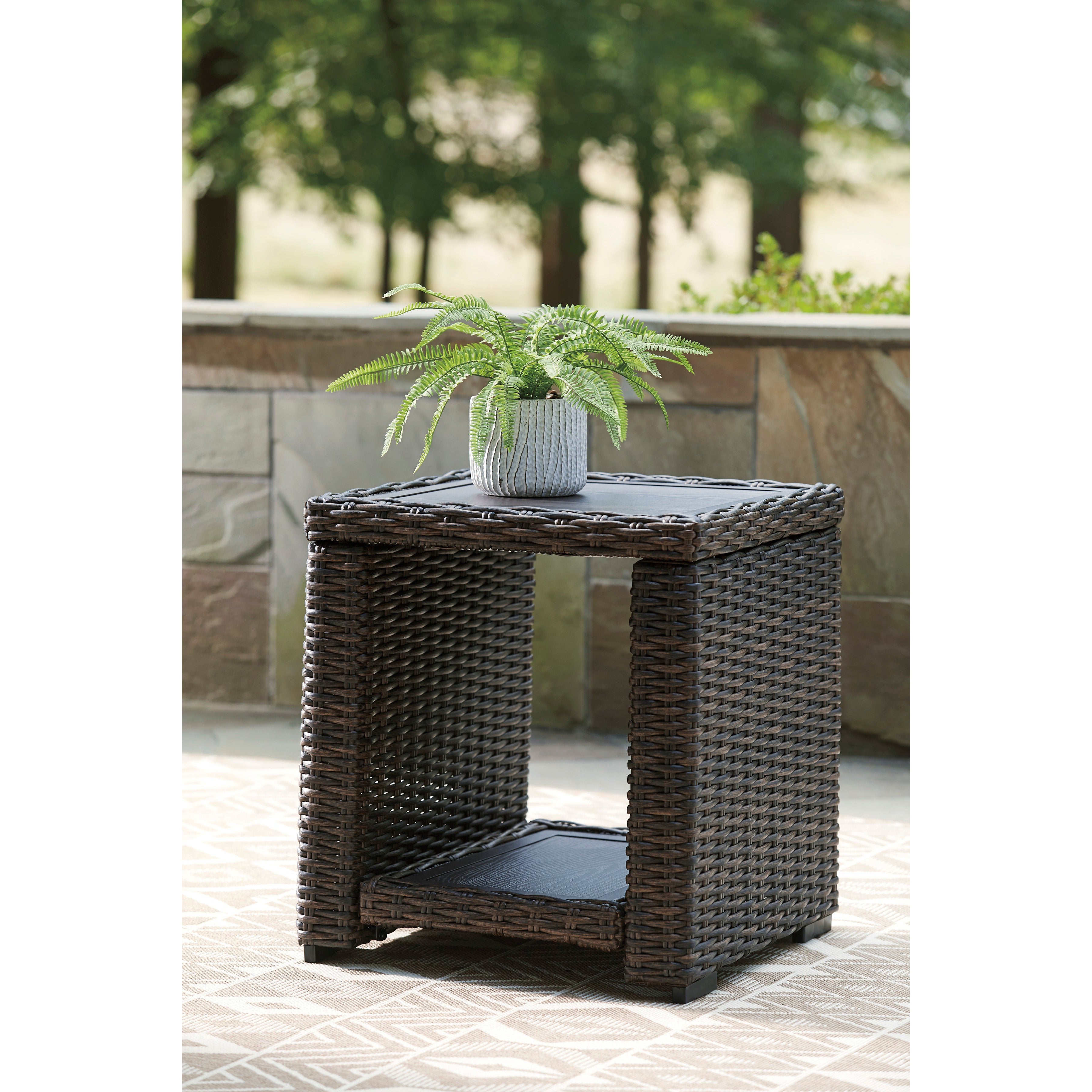 Outdoor 20 Woven End Table in Sag Harbor / Sea Cliff