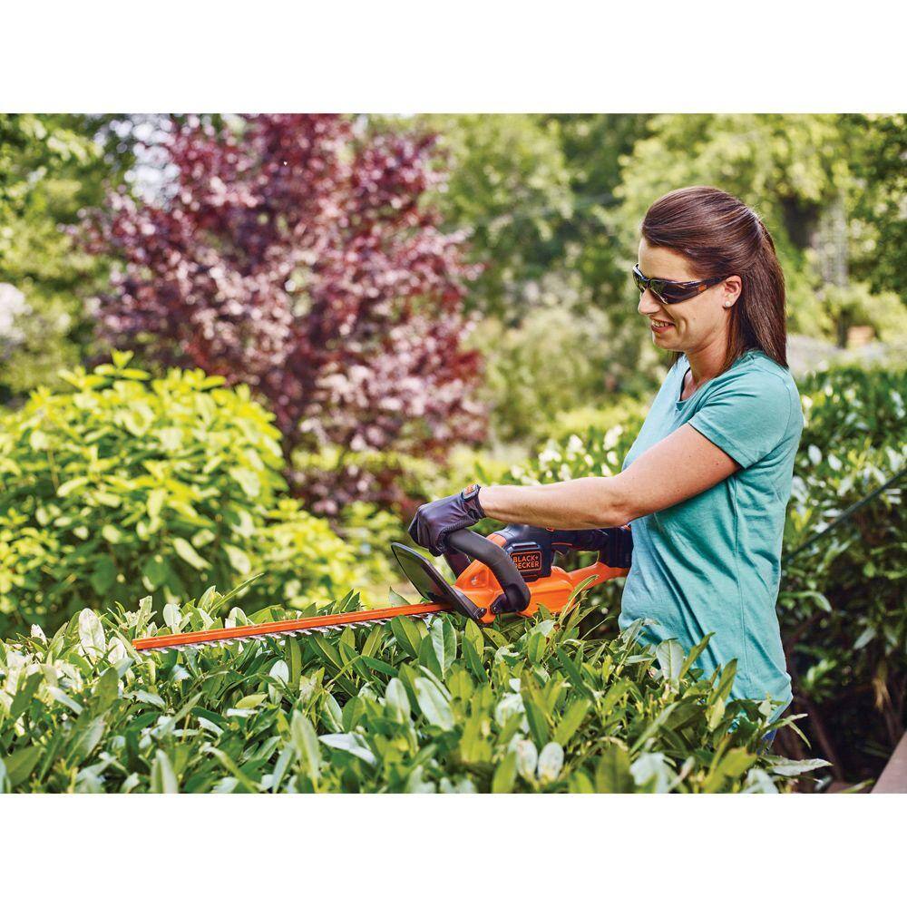 BLACK+DECKER 40V MAX Cordless Battery Powered Hedge Trimmer Kit with (1) 1.5Ah  Charger LHT341