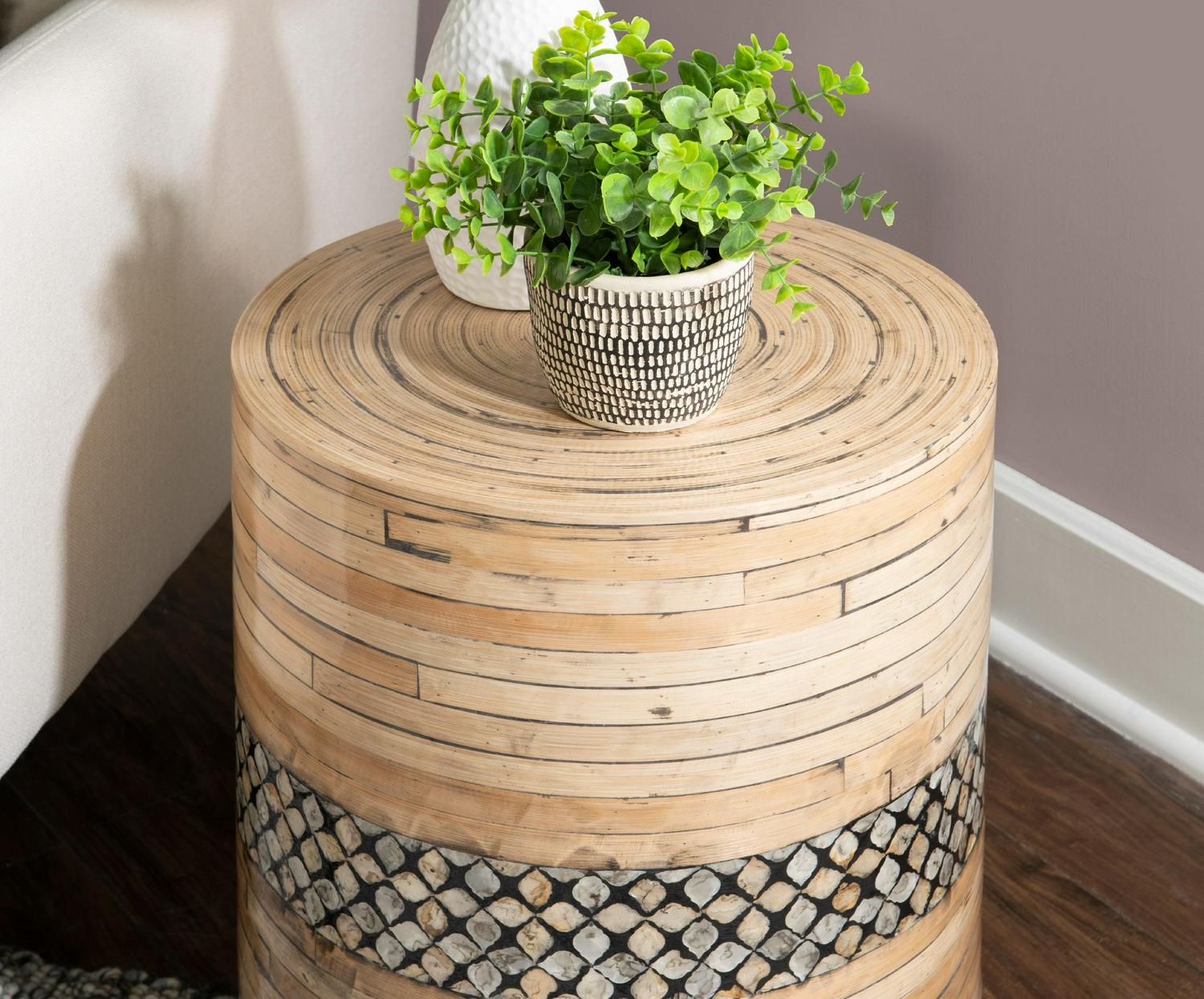 Linon Dahlia Drum Accent Side Table， Natural Bamboo Finish with Opalescent Capiz Shell Accents