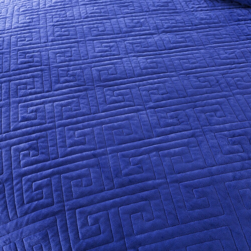 Lavish Plush Poly Velvet Quilt Set