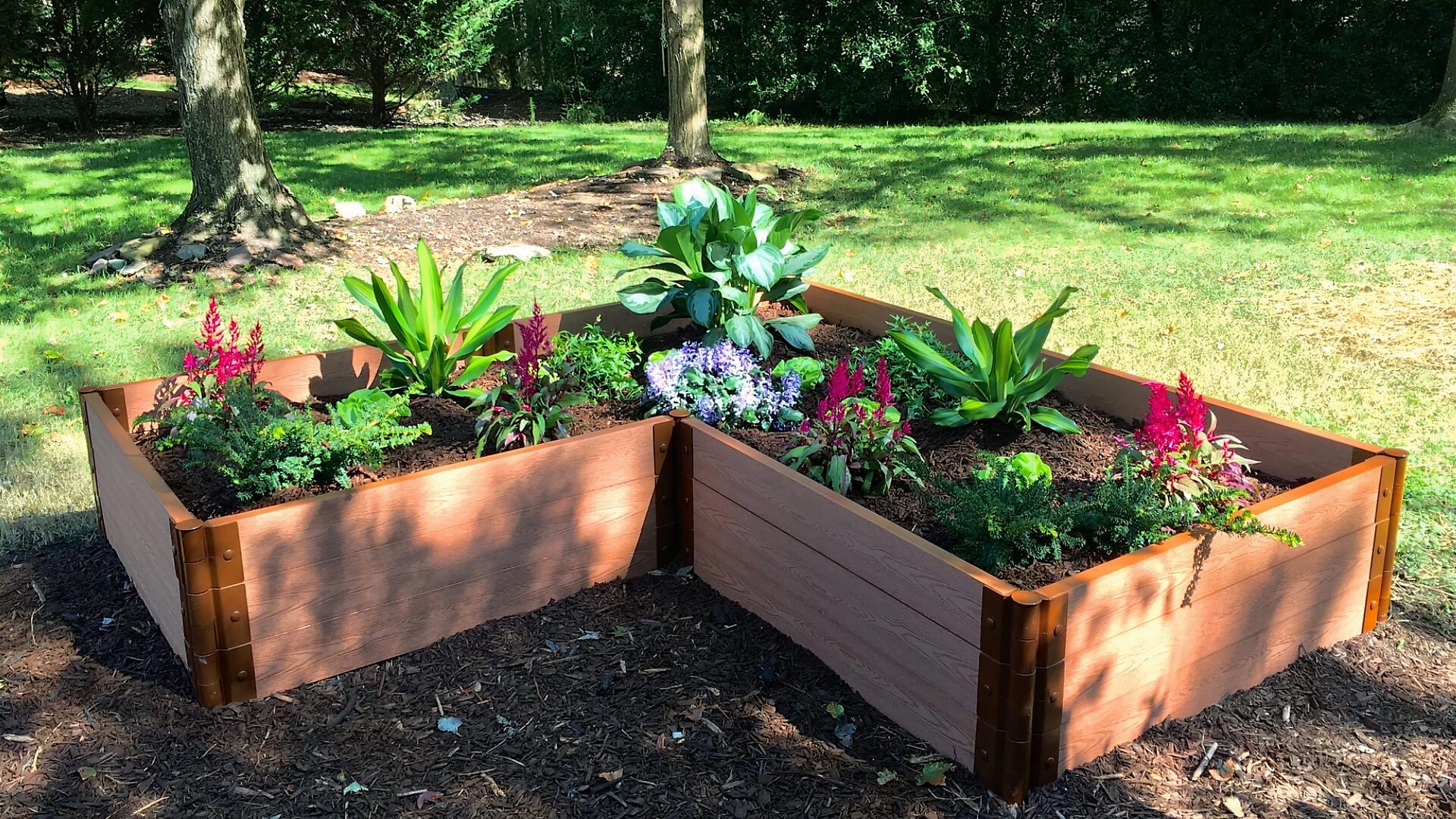 'Arrowhead' - 8' x 8' Straight Corner Raised Garden Bed