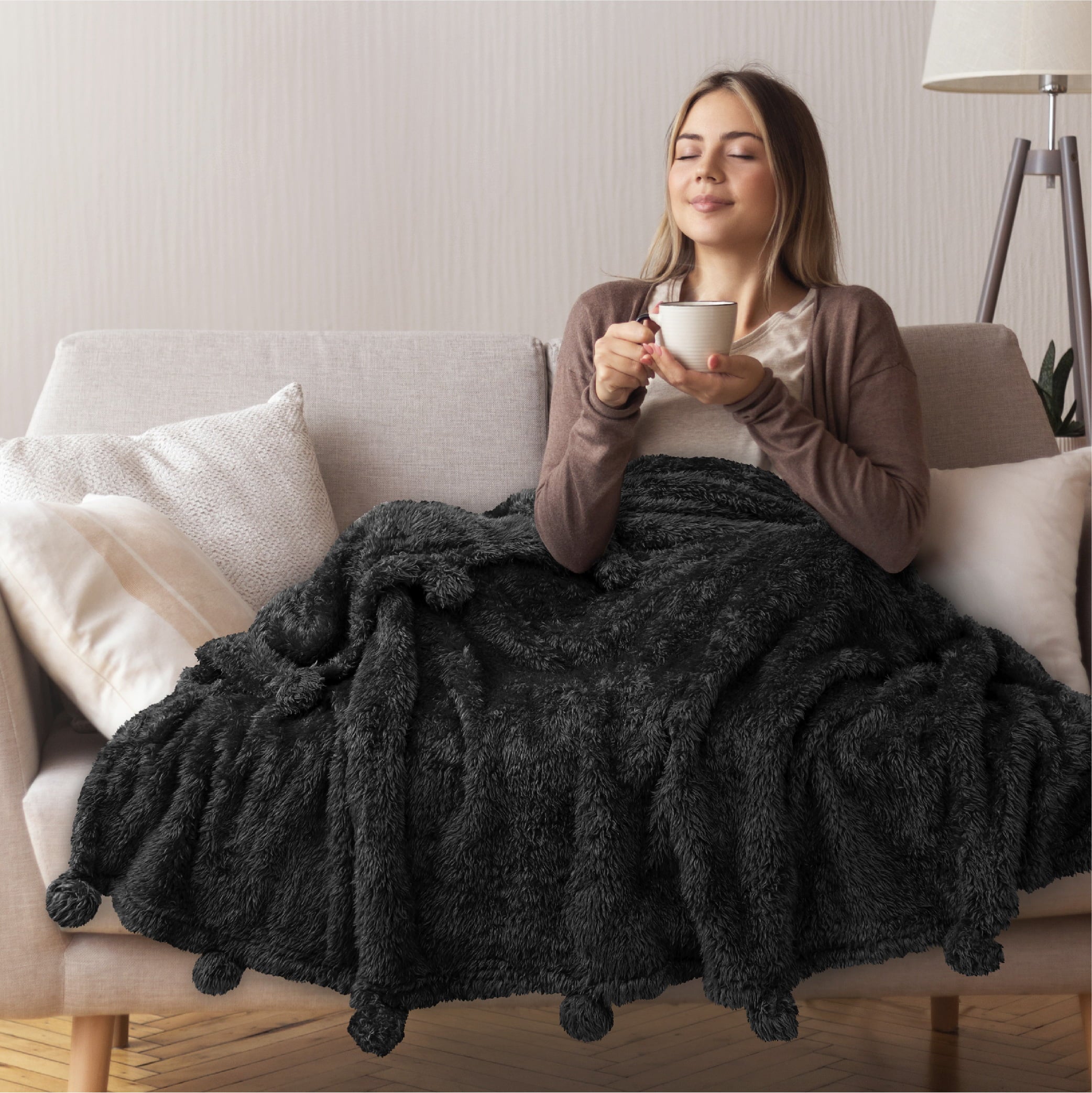 PAVILIA Black Sherpa Throw Blanket for Couch， Pom Pom | Fluffy Plush Soft Blanket for Sofa Bed | Shaggy Warm Fuzzy Fleece Blanket | Cozy Decorative Black Pompom Throw， 50x60