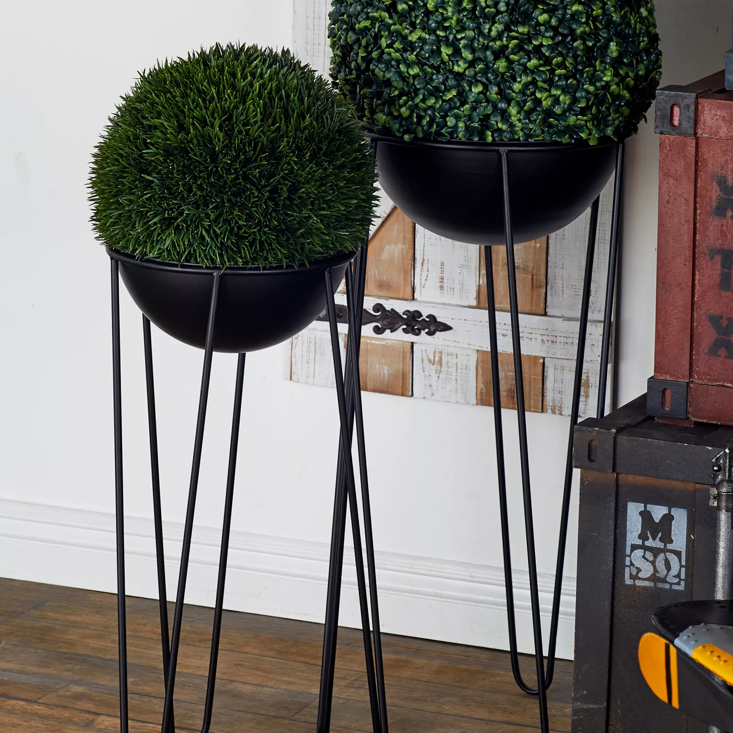 Stella and Eve Black Contemporary Planter Floor Decor 2-piece Set