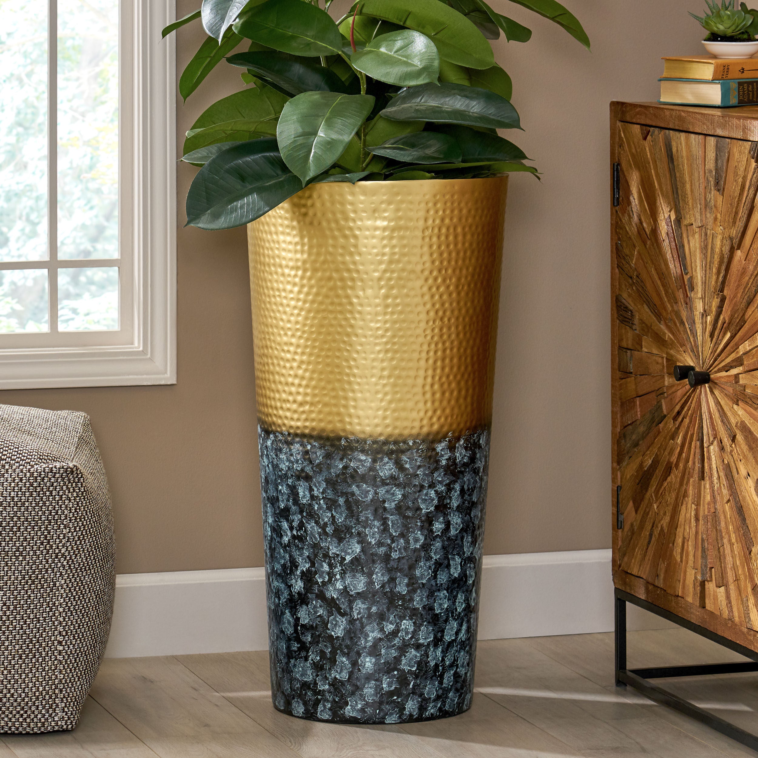 Hudgeons Vidalia Handcrafted Two-Toned Aluminum Planter