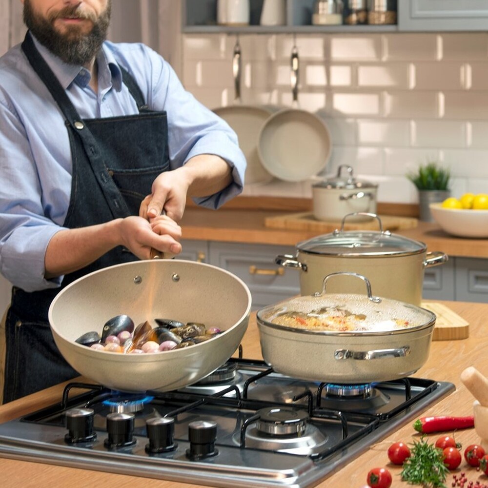 2.5 Liter Aluminum Nonstick Low Casserole with Lid in Tan