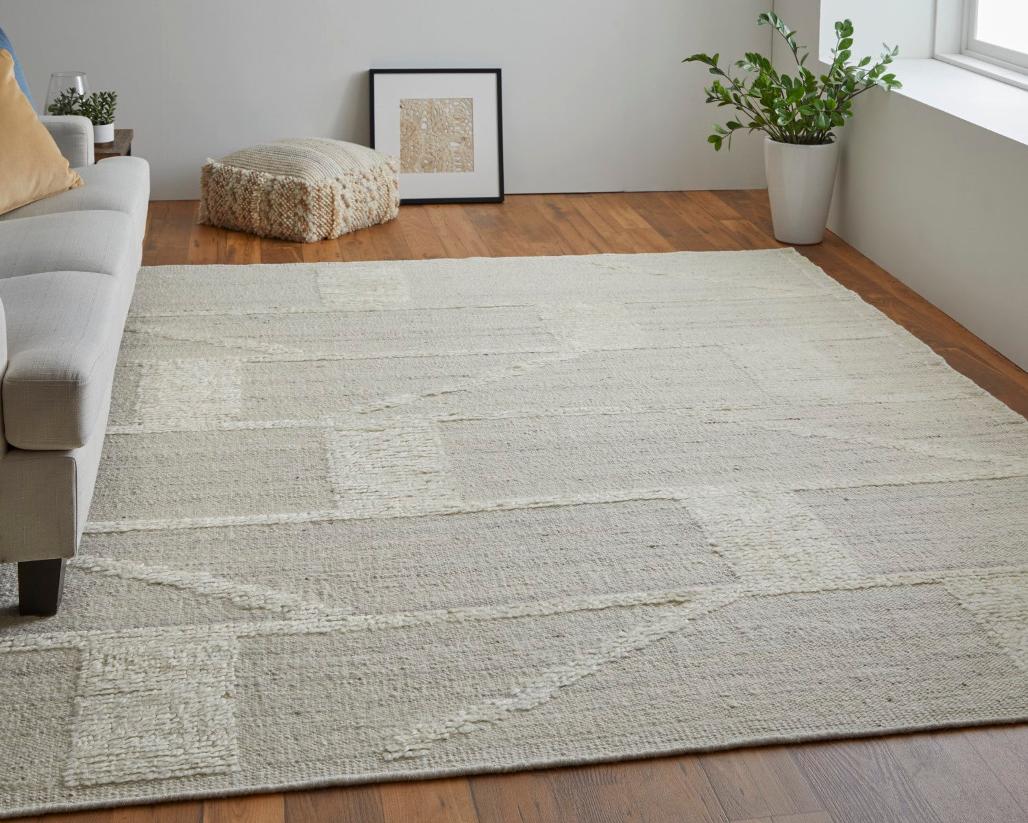 Saena Linear Hand Woven Beige / Ivory Rug