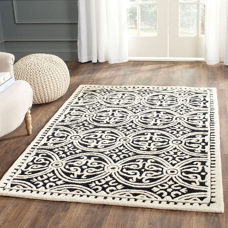 Safavieh Cambridge Ornate Geometric Wool Rug