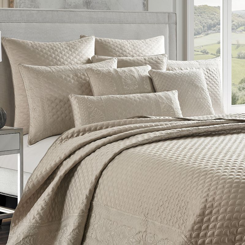 Five Queens Court Lincoln Quilt Set with Shams