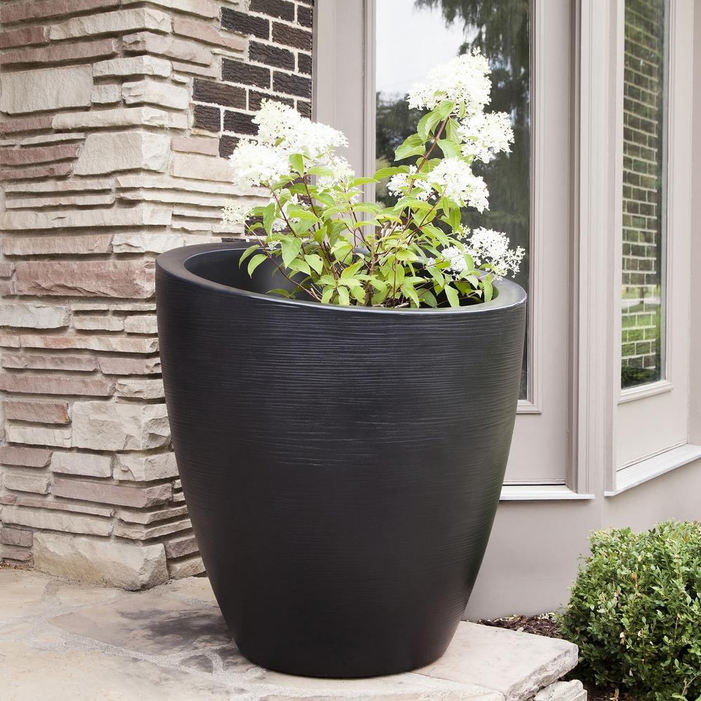 Mayne Modesto 30 in. Round Black Polyethylene Planter 8884-B