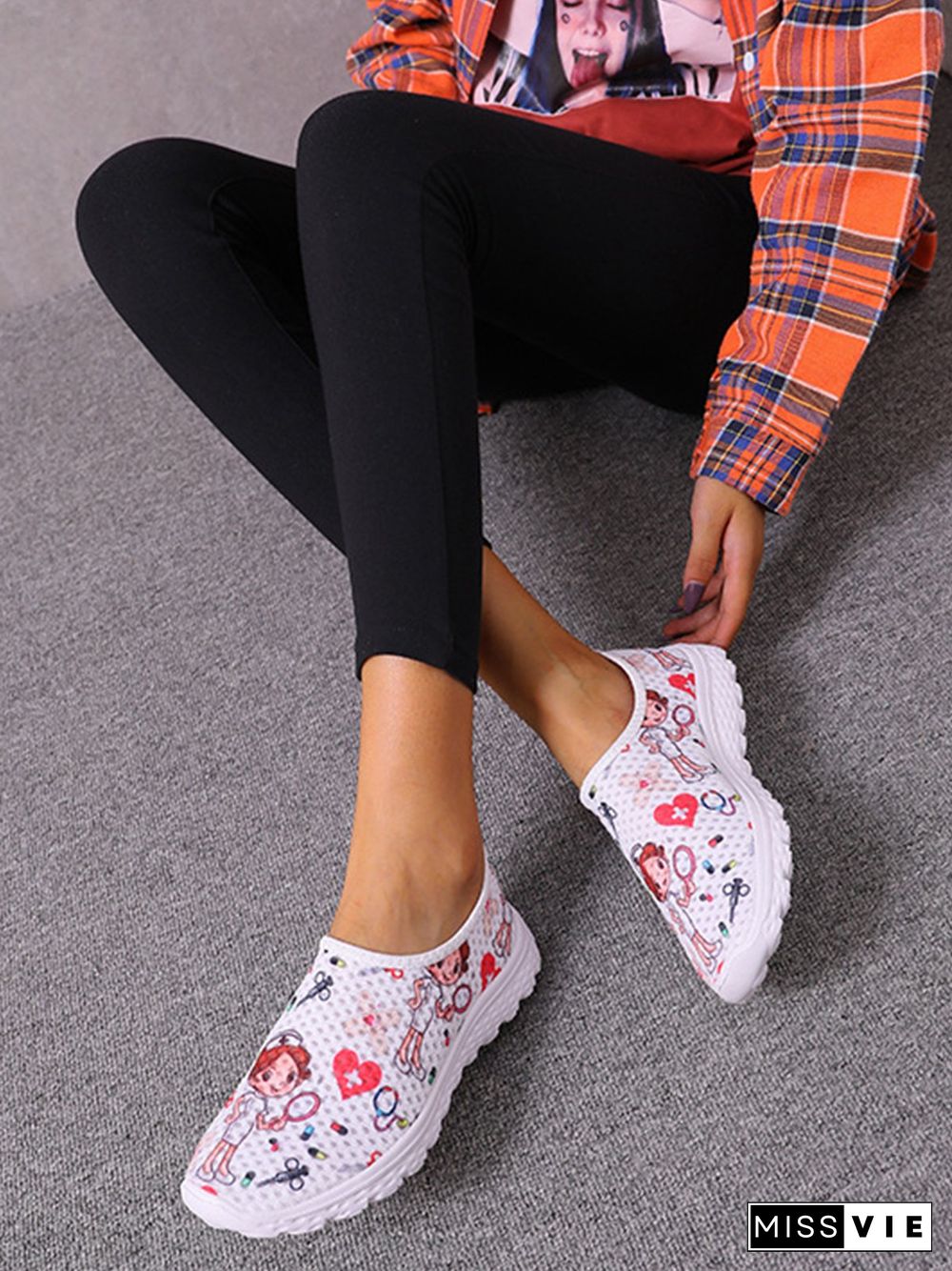 Nurse Fighting Epidemic Print Breathable Tulle Mesh Lightweight Sneakers