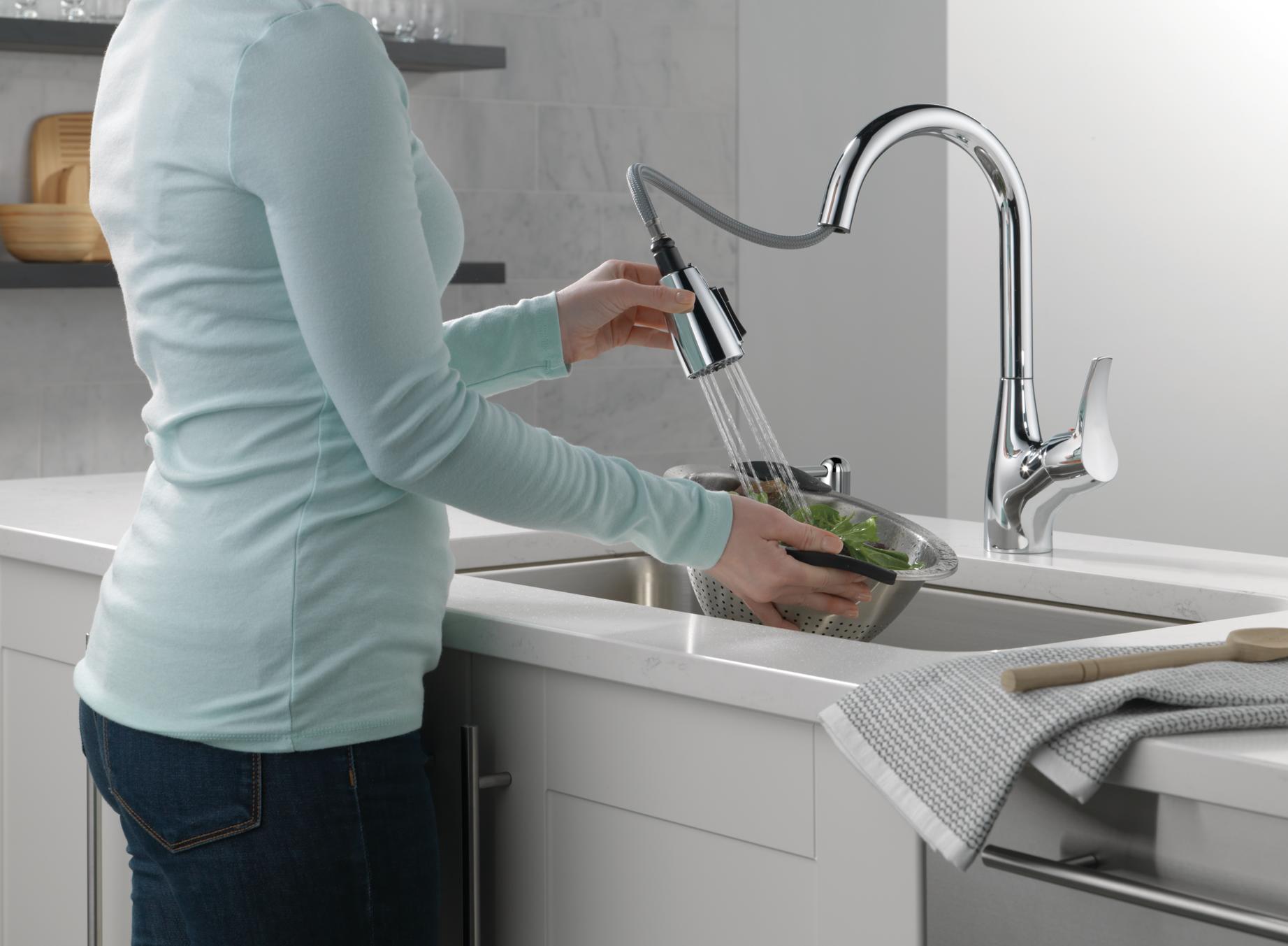 Peerless Apex Single Handle Pull-Down Sprayer Kitchen Faucet with Soap Dispenser in Chrome P7901LF-SD-W