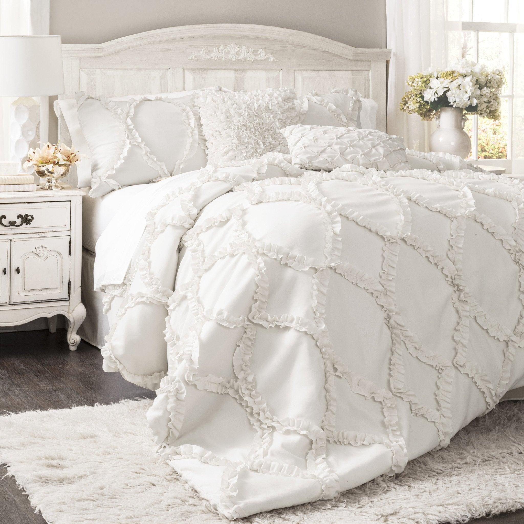 Bedding Bundle: Avon Comforter Set + Greenville Quilt - King