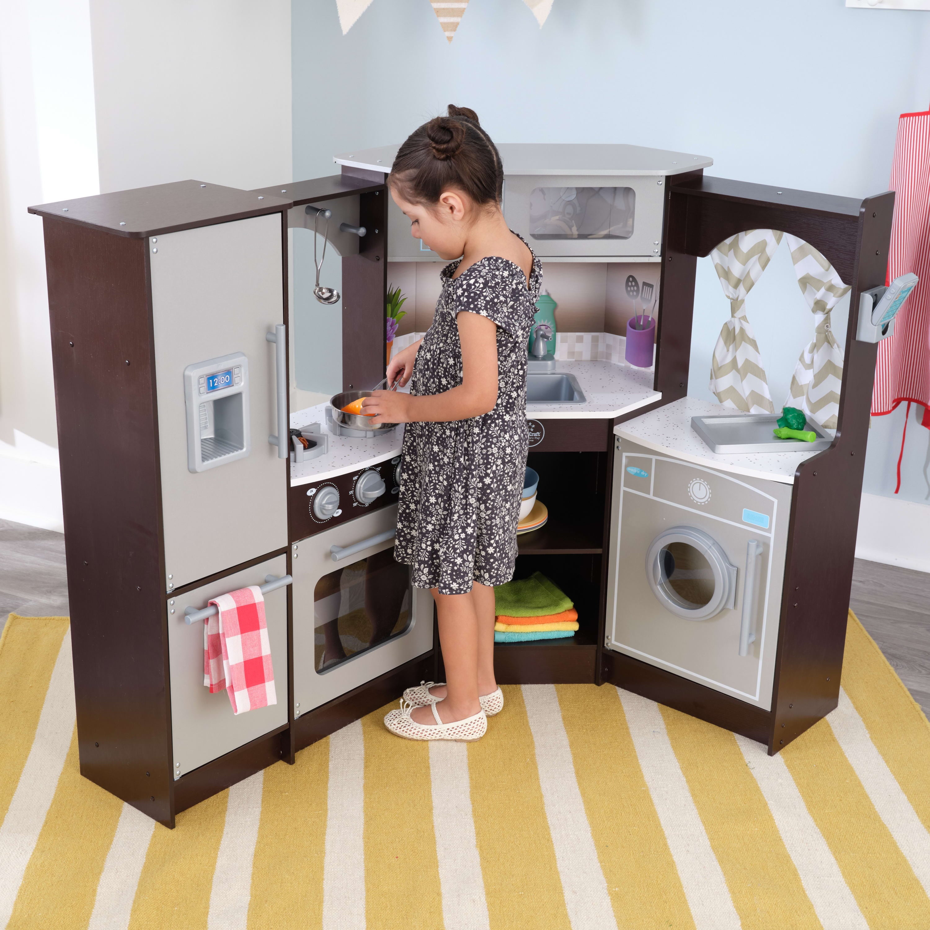 KidKraft Ultimate Corner Play Kitchen with Lights and Sounds - Espresso