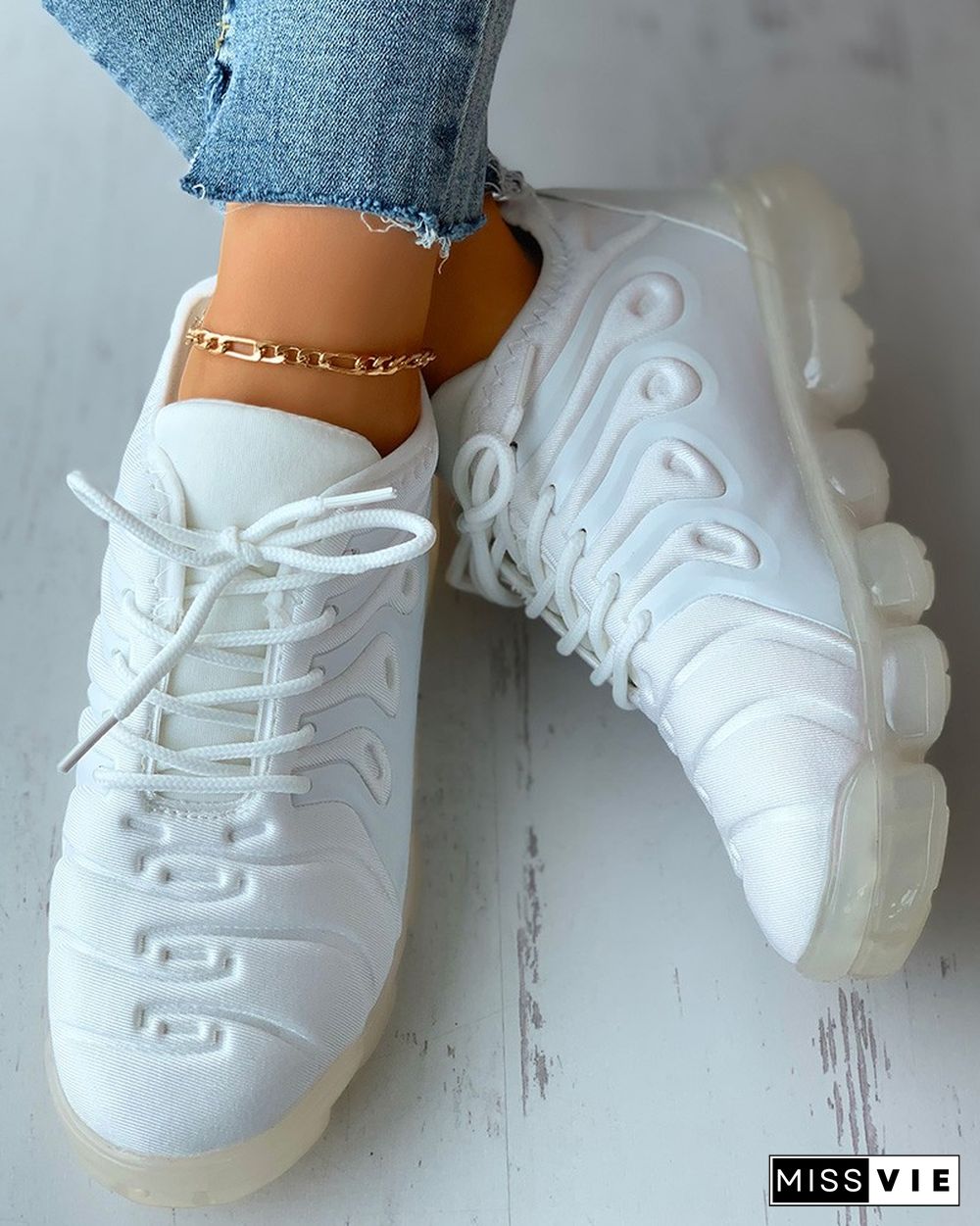 Lace-up Front Breathable Casual Sneaker