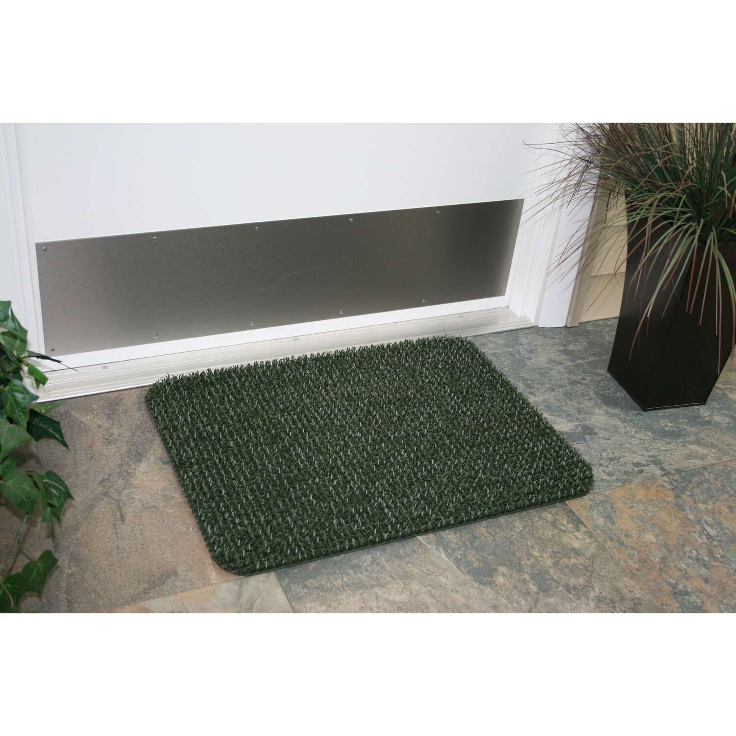 GrassWorx Clean Machine 24 in. L X 18 in. W Green AstroTurf Door Mat