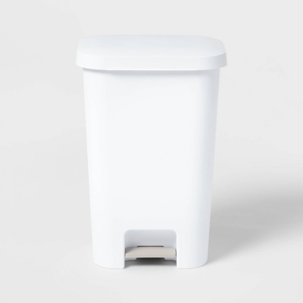 11 9gal Step Trash Can White