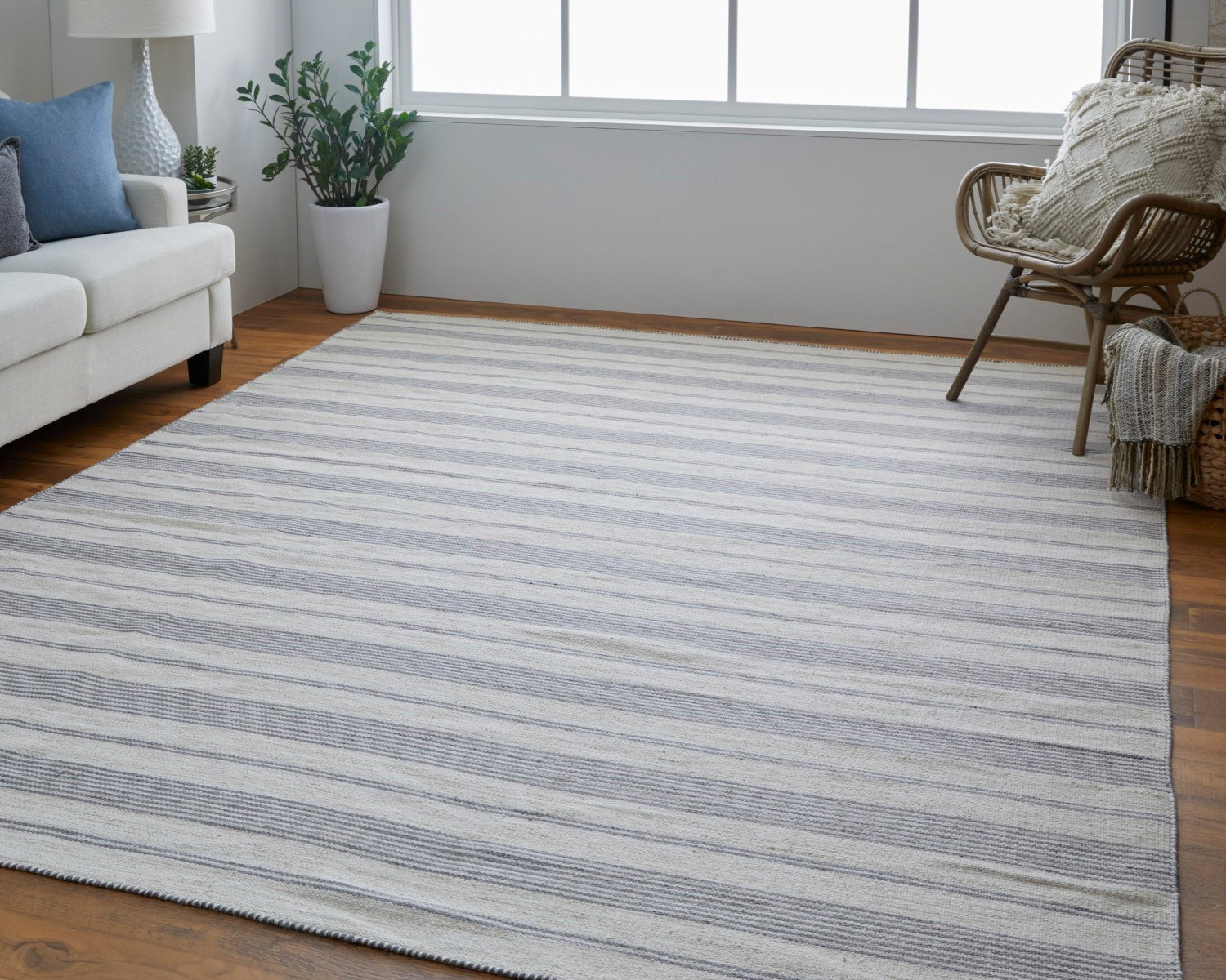 Granberg Hand Woven Stripes Gray / Ivory Rug