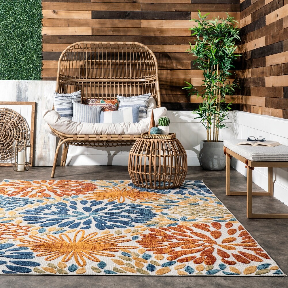 Brooklyn Rug Co Ronda Bold Floral Indoor/Outdoor Area Rug