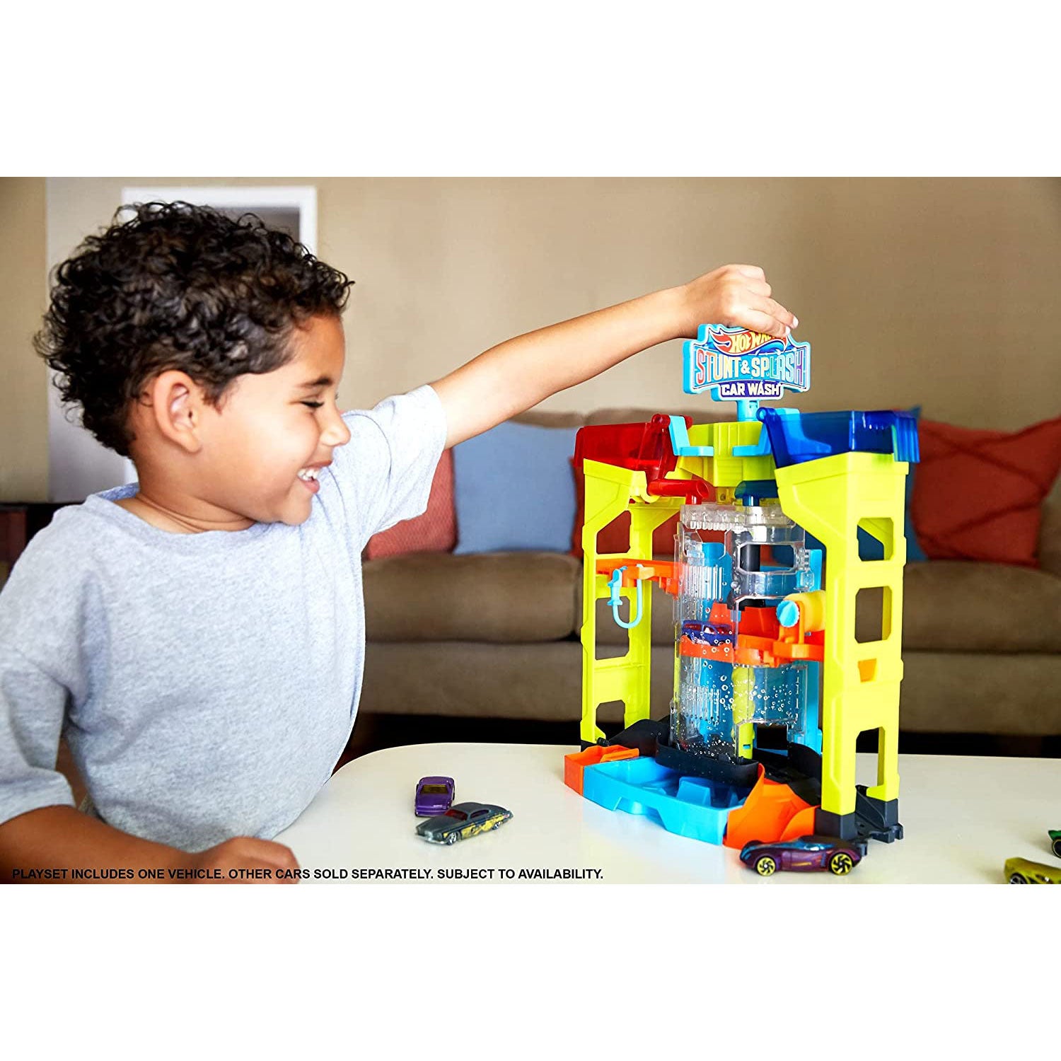 Hot Wheels City Stunt and Splash Car Wash Playset with Color Changing Car