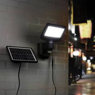 Link2Home 900 Lumen Motion Activated Solar Security Light - Integrated LED Flood Light Waterproof Dusk to Dawn Photocell Sensor EM-SL700B