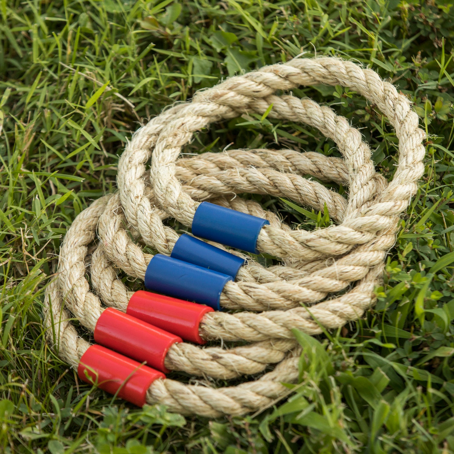 Triumph Wood Quoit Target Outdoor Lawn Game Set with Six Sisal Rope Toss Rings