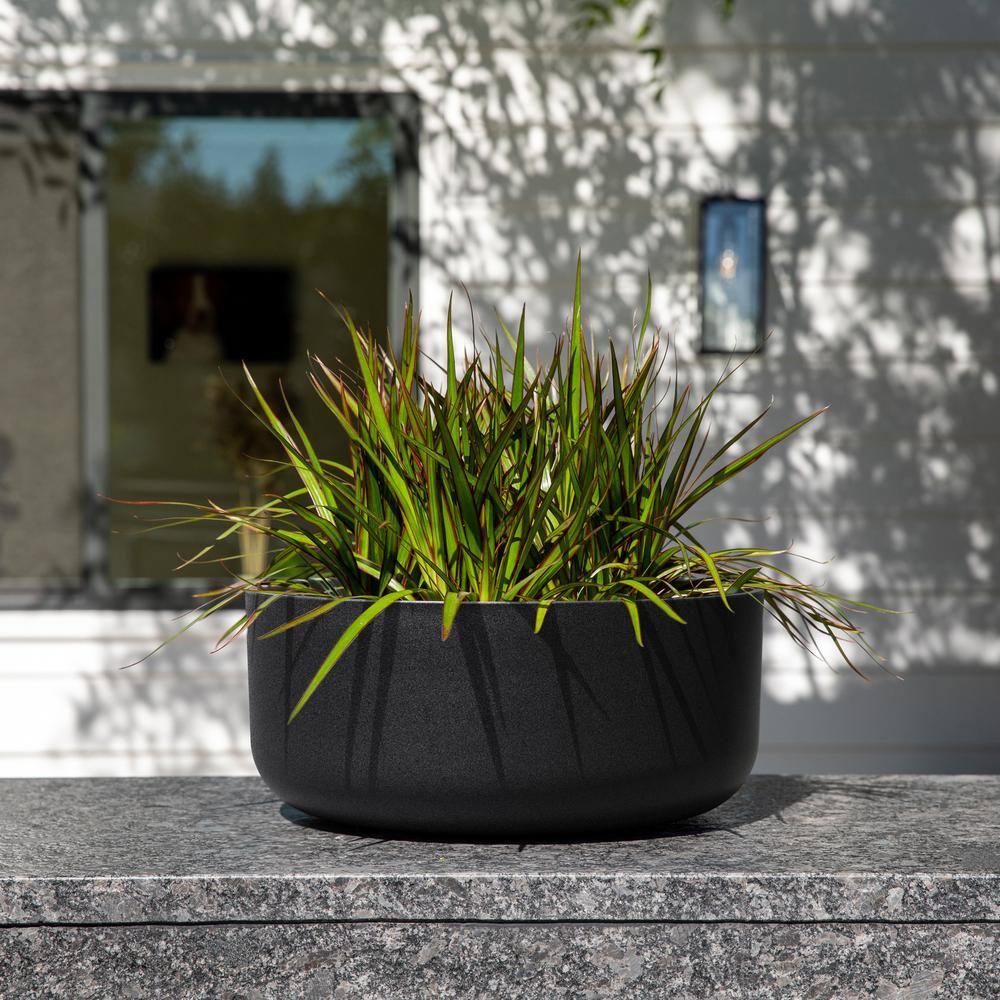Veradek Kona Bowl 14 in. Round Black Plastic Planter KNBV14B