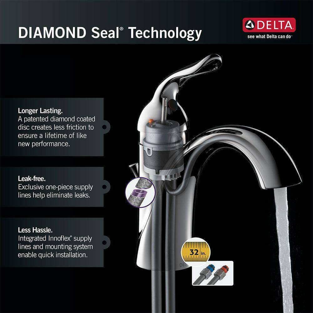 Delta Classic Single-Handle Standard Kitchen Faucet with Side Sprayer in Polished Chrome 300-DST