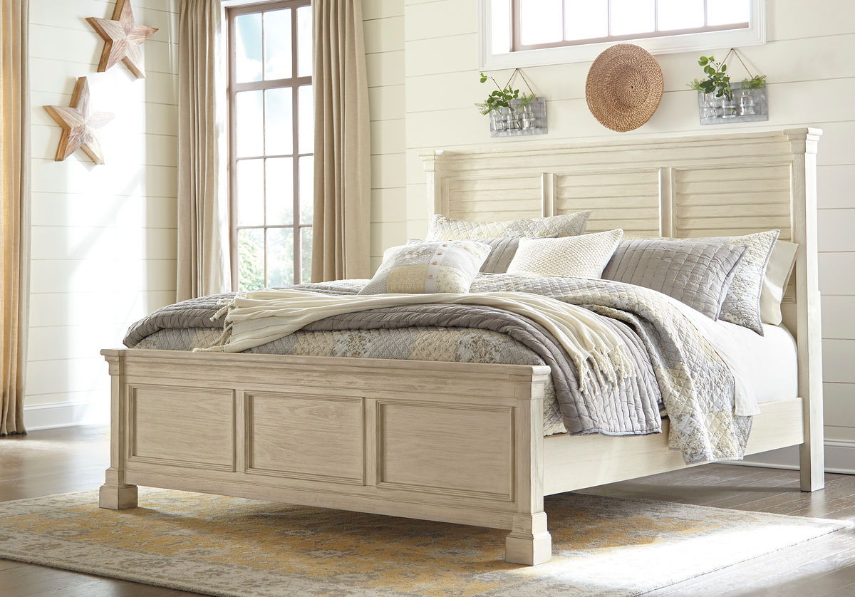 Bolanburg Queen Panel Bed with Louvered Headboard