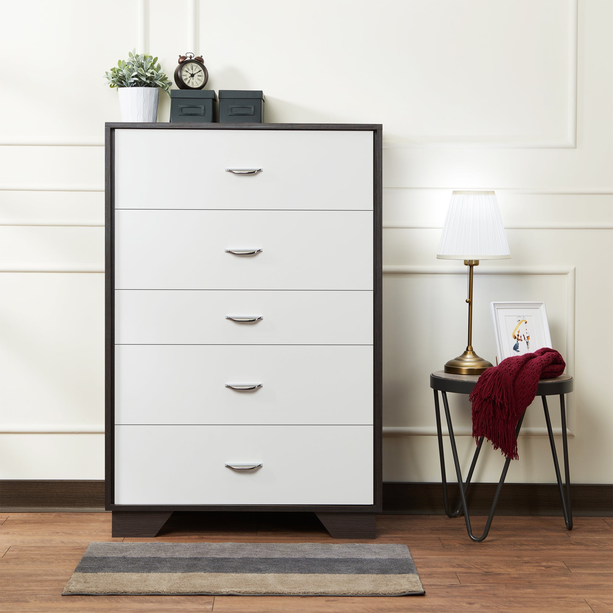 Carson Carrington Hobro White/Espresso 5-drawer Chest