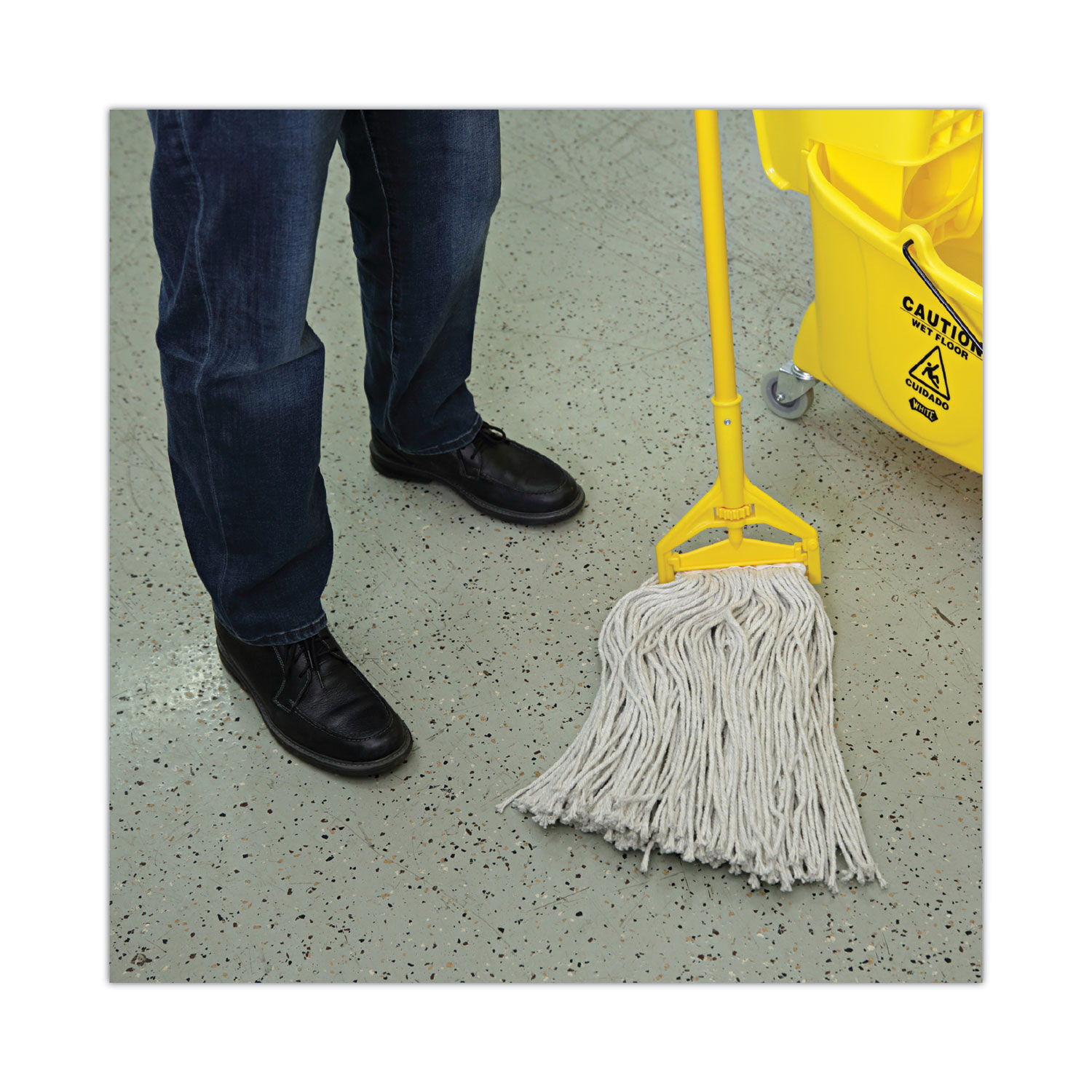 Premium Cut-End Wet Mop Heads by Boardwalkandreg; BWK220CCT