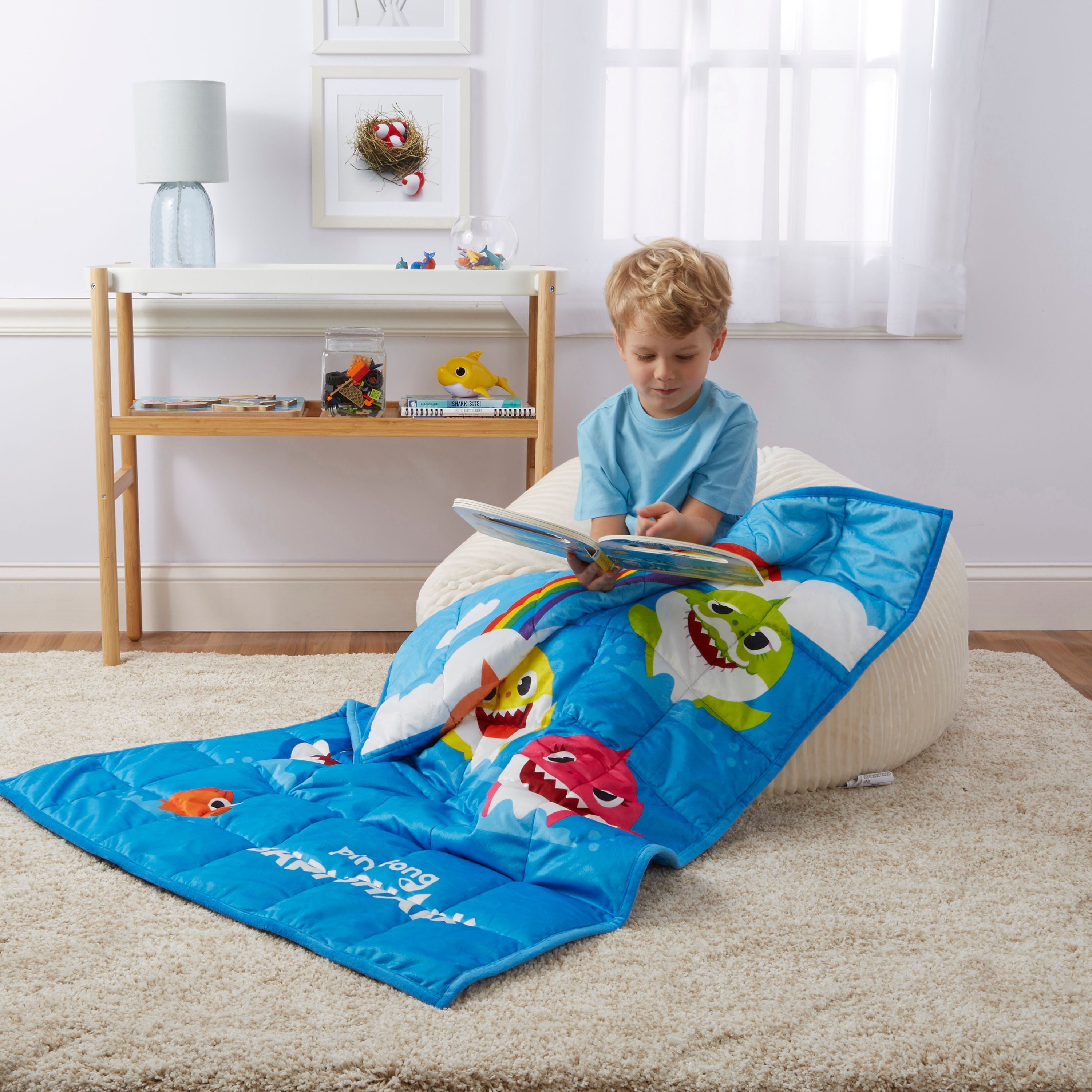 Baby Shark Kids Weighted Blanket， 4.5lb， 36 x 48， Fountain of Tooth， Walmart.com EXCLUSIVE!