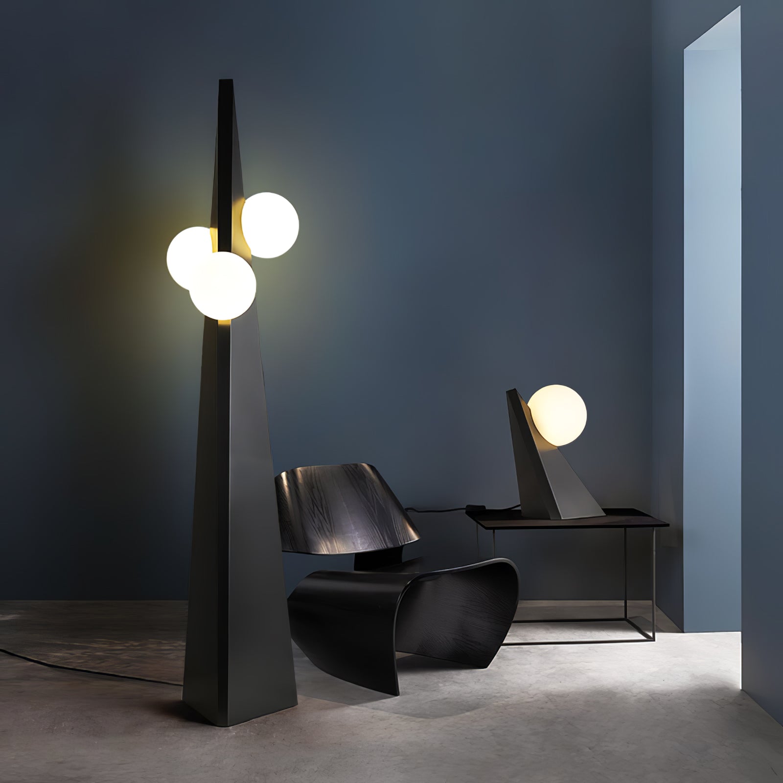 Noir Roy Table Lamp