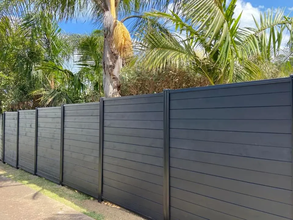 Easy to install modern minimalist outdoor slatted fence aluminum panel fence