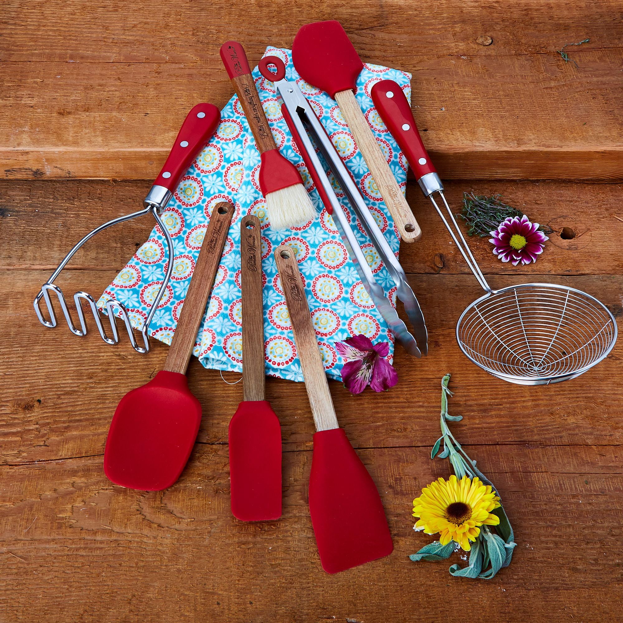 The Pioneer Woman 8-Piece Cooking and Baking Kitchen Gadgets Set, Red