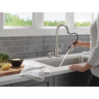 Delta Hazelwood Single-Handle Pull Down Sprayer Kitchen Faucet with ShieldSpray Technology in Spotshield Stainless 19831Z-SPSD-DST