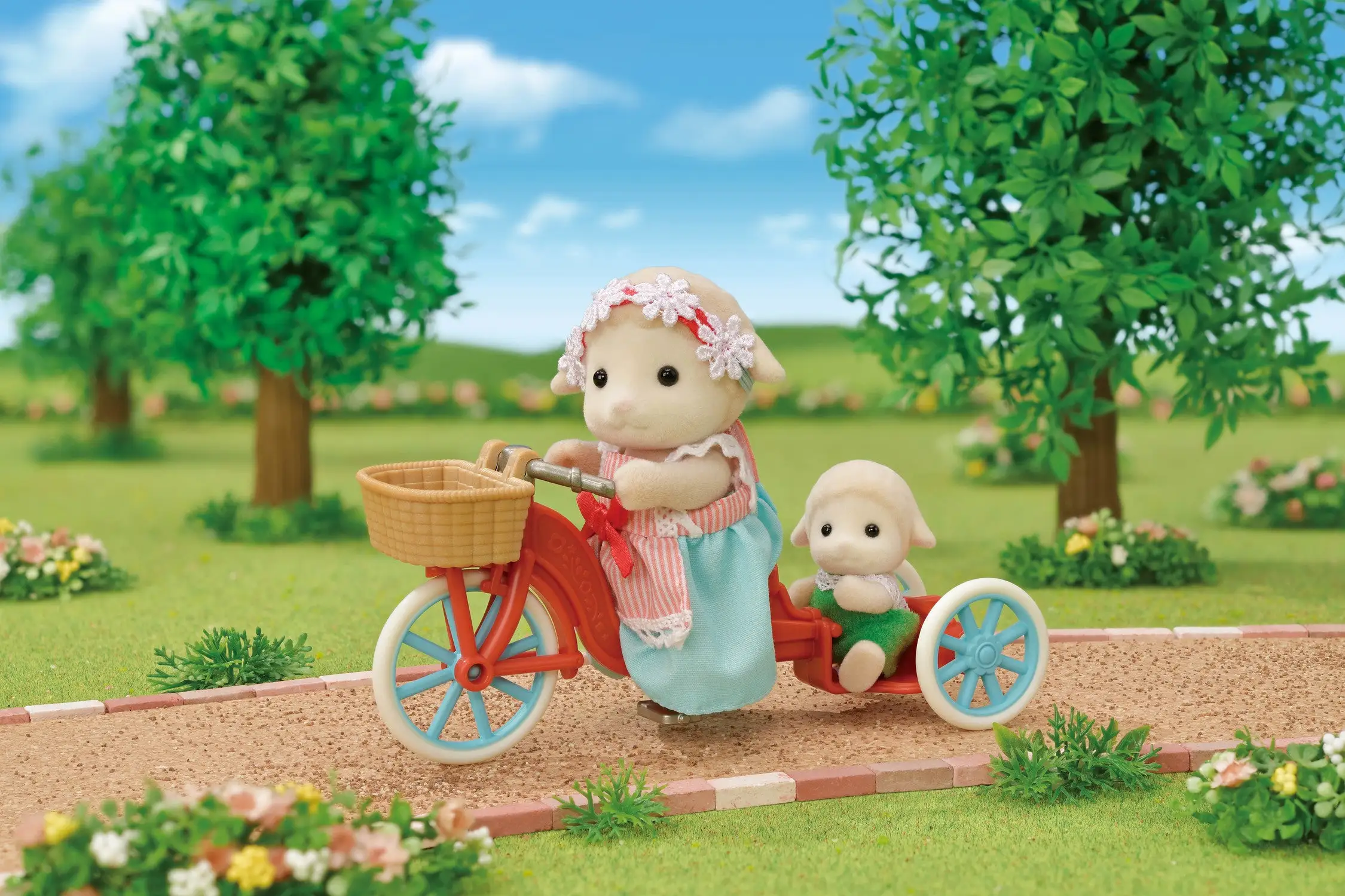 Calico Critters Popcorn Trike, Dollhouse Playset with Figure and Accessories