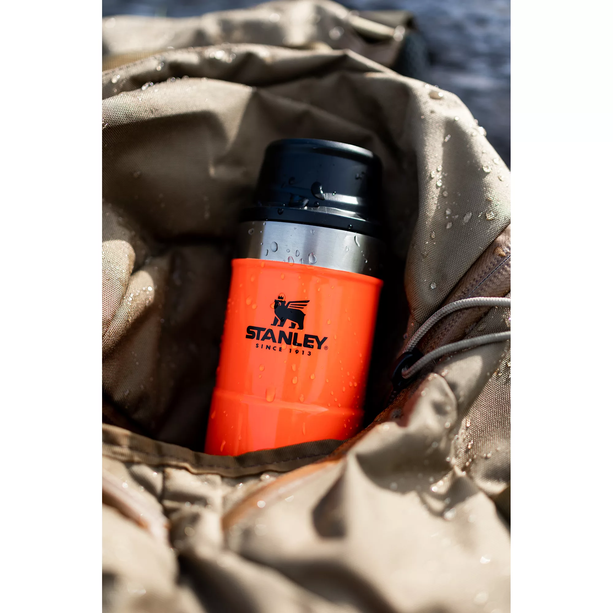 Stanley Classic Trigger-Action Travel Mug 16 OZ， Blaze Orange